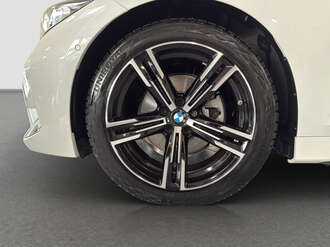 BMW 320d (Bild 2/15)