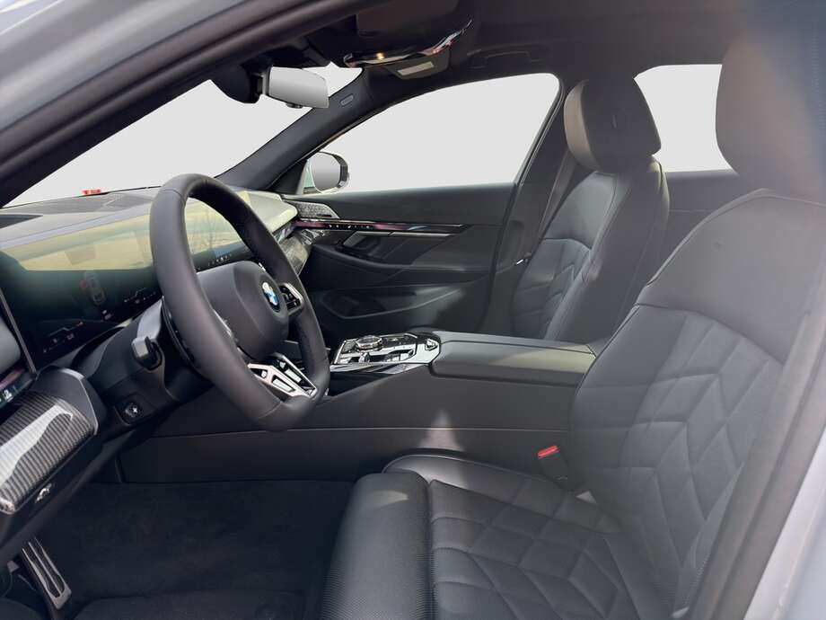 BMW 540d xDrive (Bild 10/18)