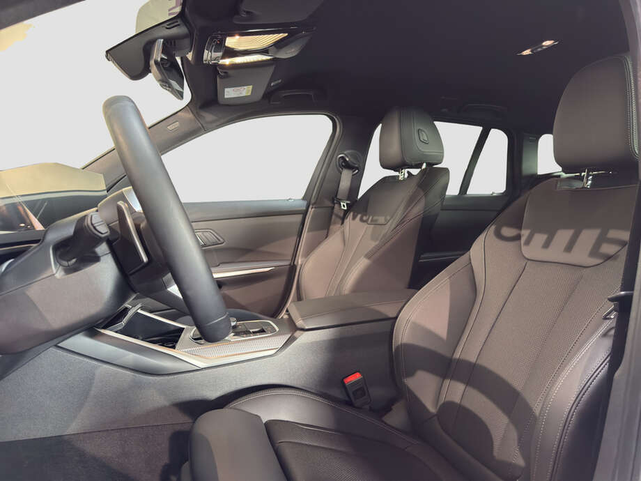 BMW 318d (Bild 10/15)