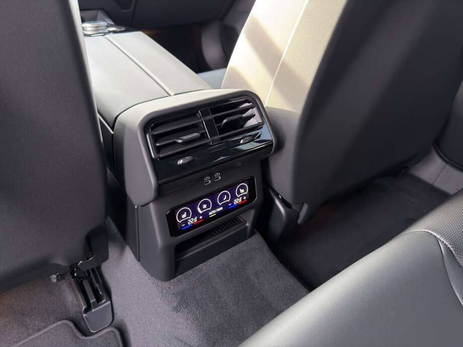 BMW i5 xDrive40 Touring (Bild 10/18)