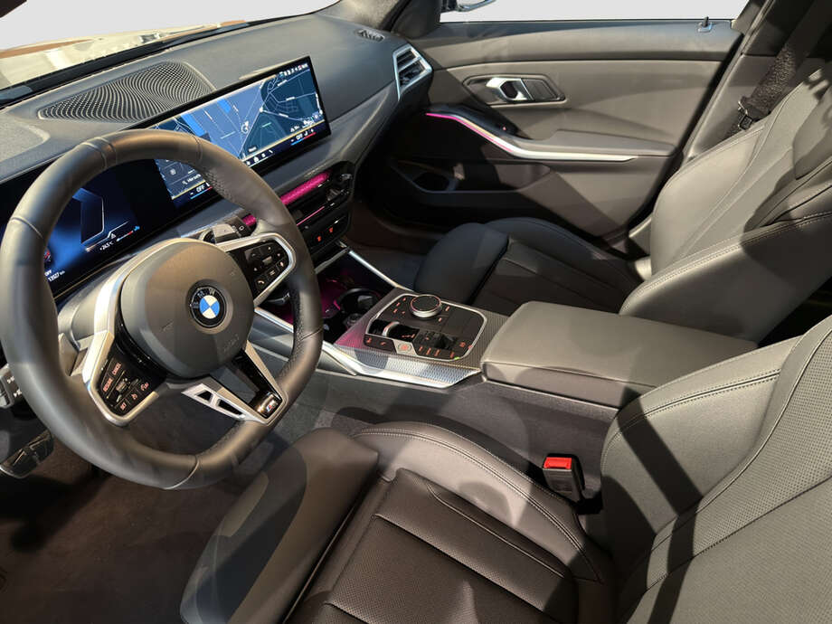 BMW 320d (Bild 2/15)