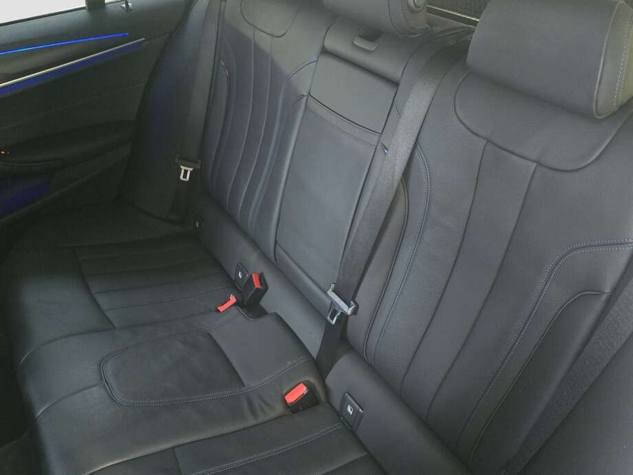 BMW 530d xDrive (Bild 6/19)