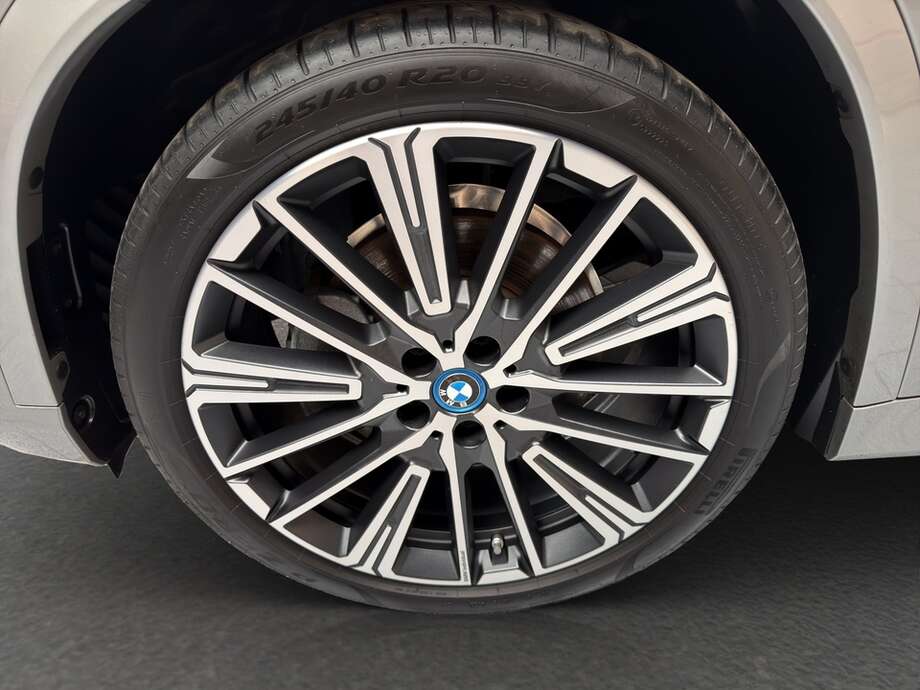 BMW iX1 xDrive30 (Bild 19/19)