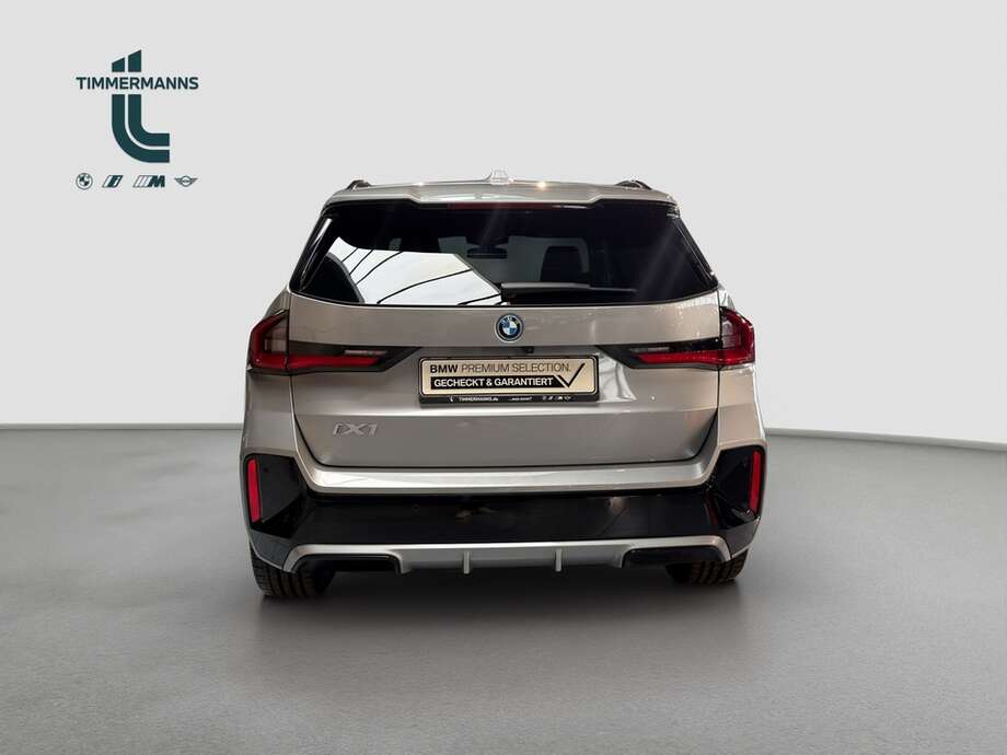 BMW iX1 xDrive30 (Bild 12/19)