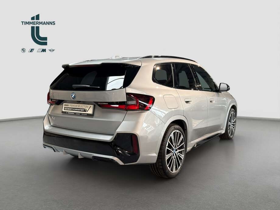BMW iX1 xDrive30 (Bild 13/19)