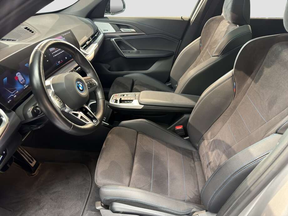 BMW iX1 xDrive30 (Bild 1/19)