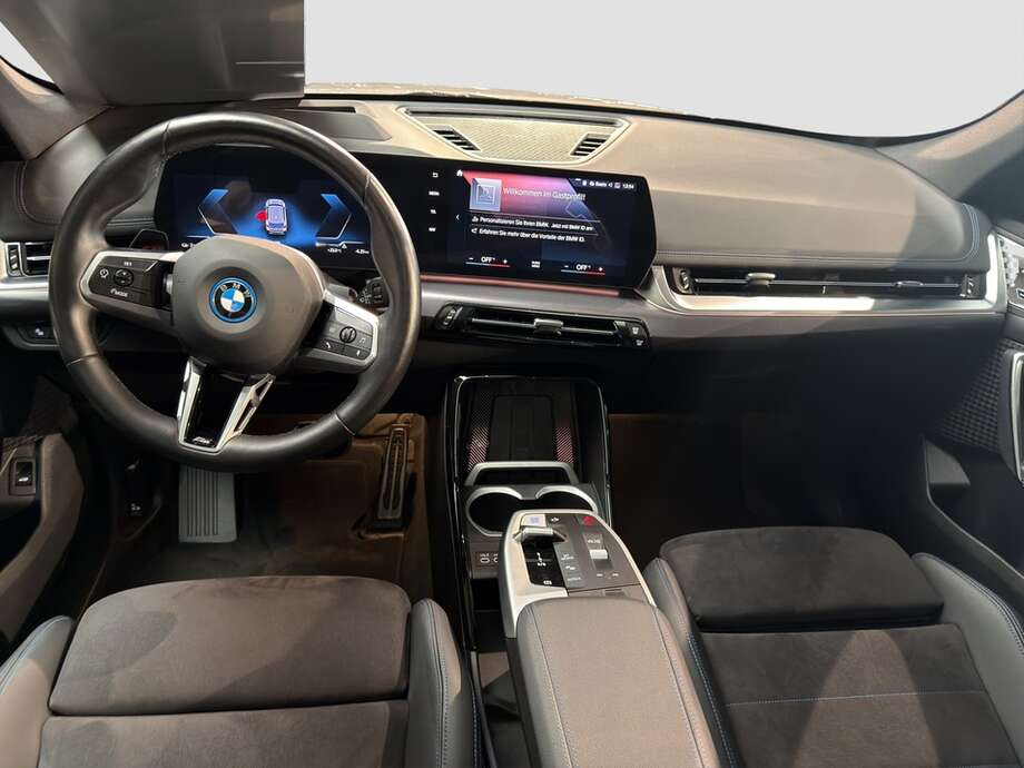 BMW iX1 xDrive30 (Bild 4/19)