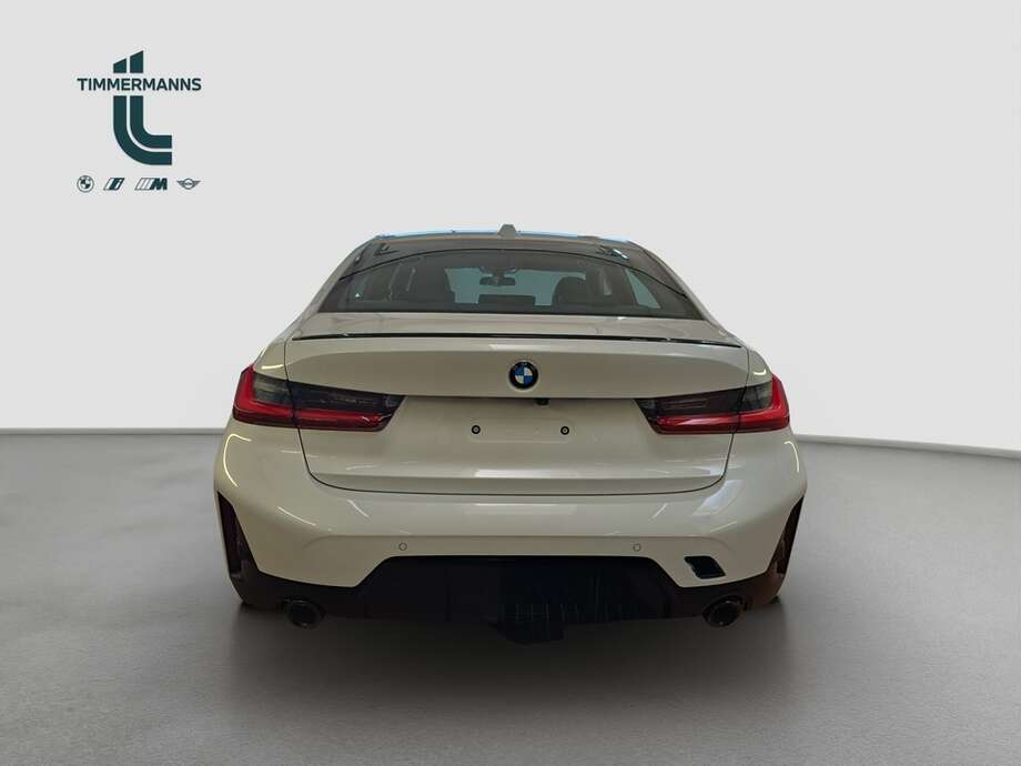 BMW 320d (Bild 4/18)