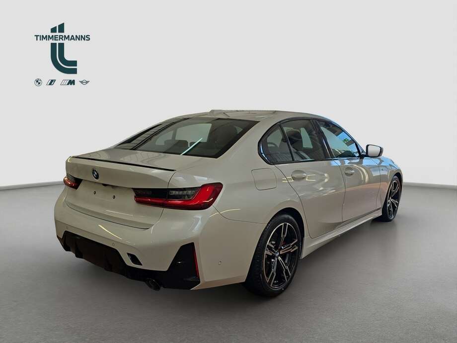 BMW 320d (Bild 5/18)