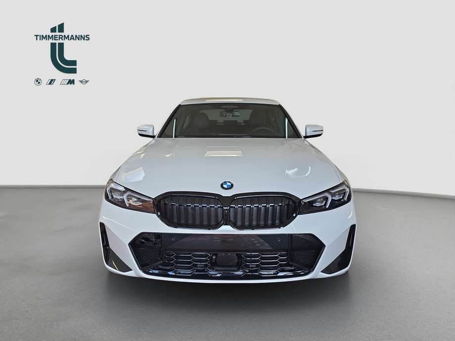 BMW 320d (Bild 8/18)