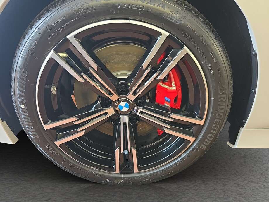 BMW 320d (Bild 9/18)