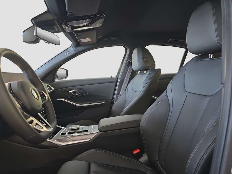 BMW 320d (Bild 11/18)