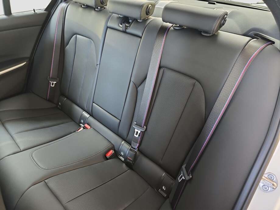 BMW 320d (Bild 14/18)