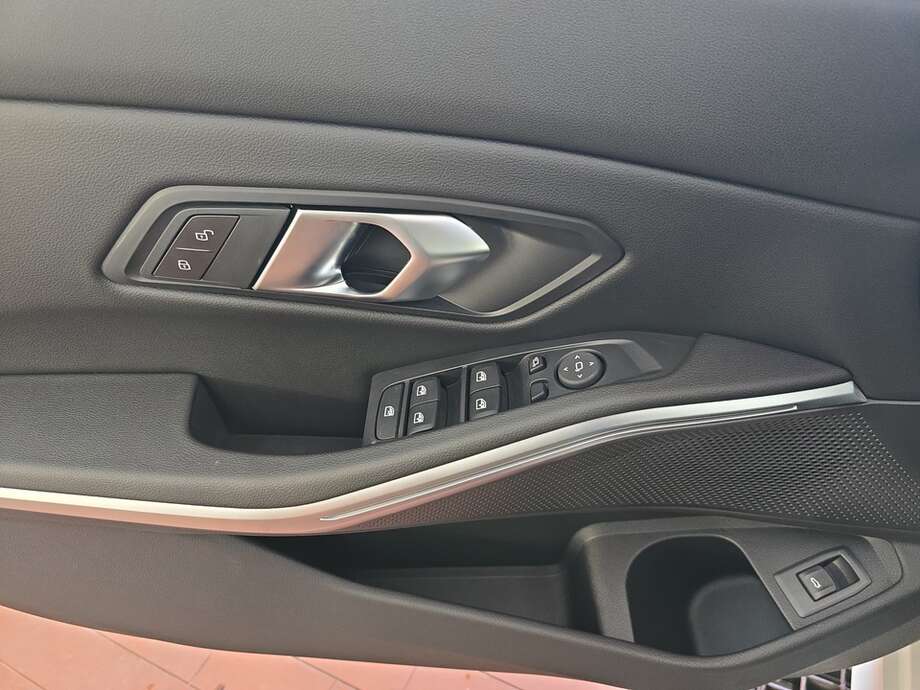 BMW 320d (Bild 16/18)