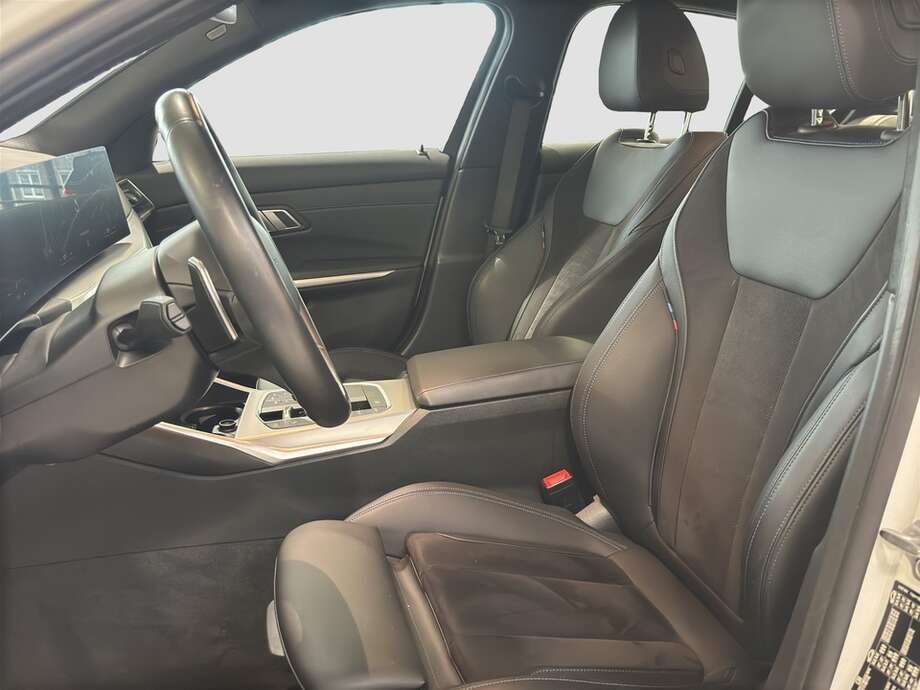 BMW 320d (Bild 9/14)