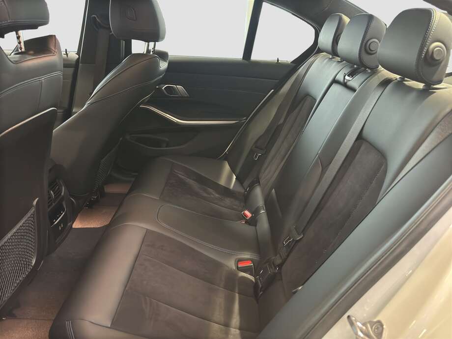 BMW 320d (Bild 11/14)