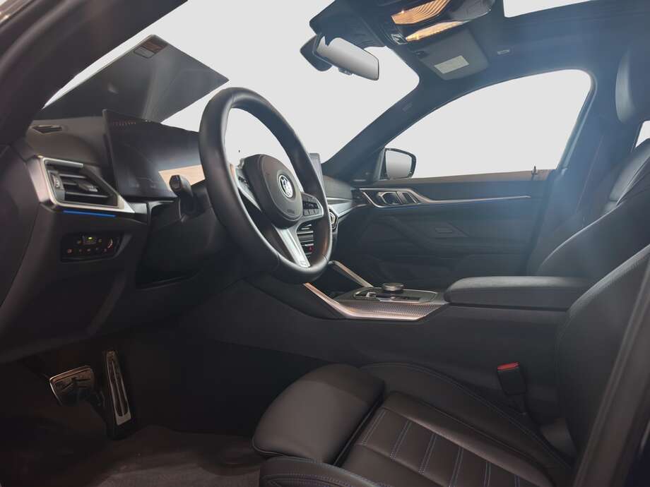 BMW i4 (Bild 10/19)