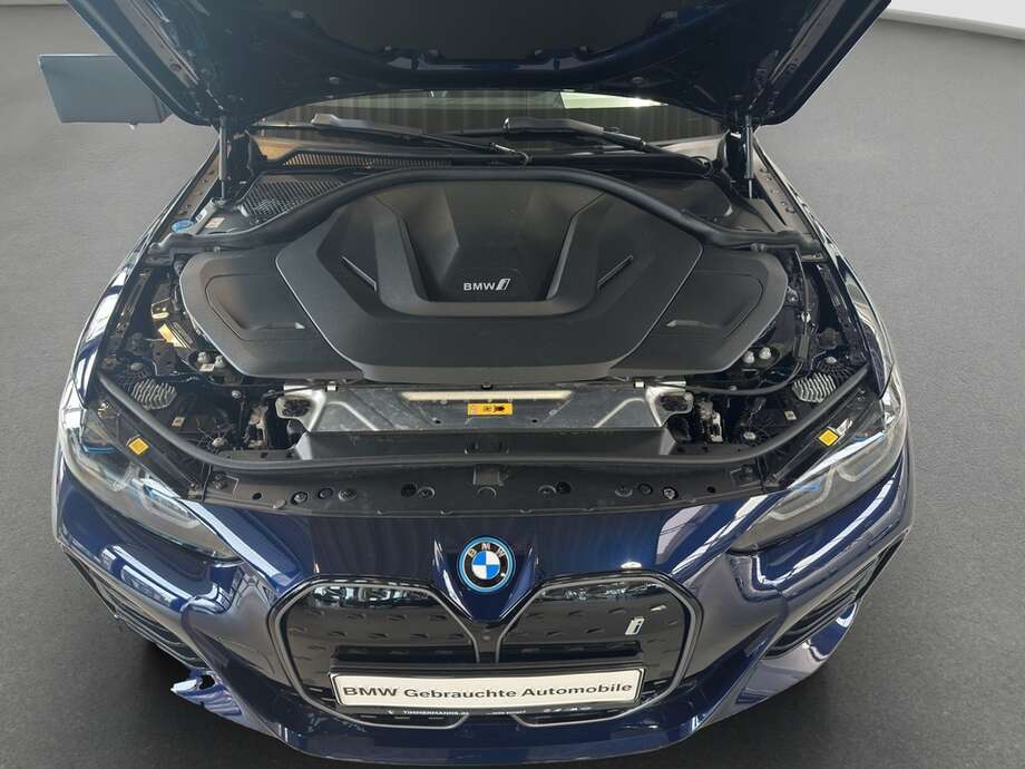 BMW i4 (Bild 19/19)