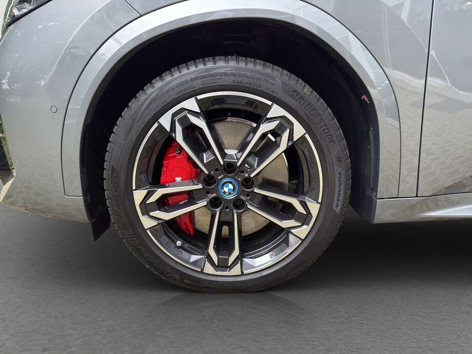 BMW iX2 eDrive20 (Bild 9/15)