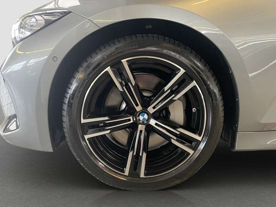 BMW 330i xDrive (Bild 9/15)