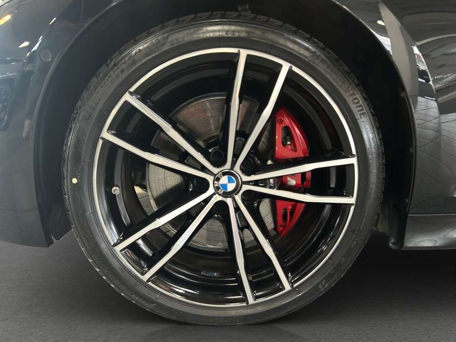 BMW 330i xDrive (Bild 9/17)