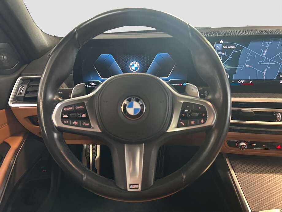 BMW 330i xDrive (Bild 12/17)