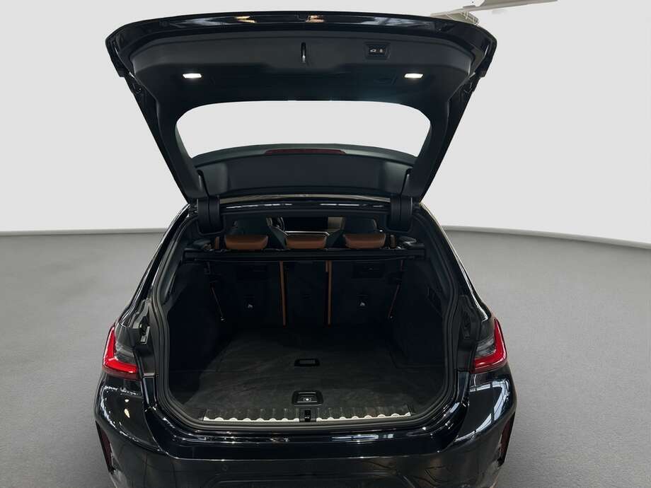 BMW 330i xDrive (Bild 15/17)