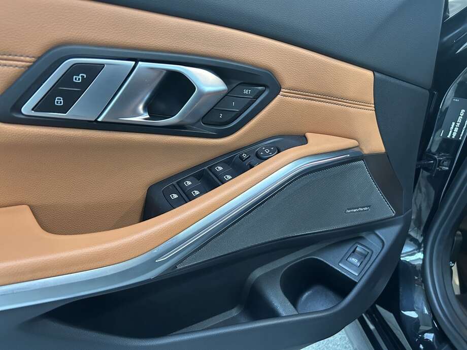 BMW 330i xDrive (Bild 16/17)