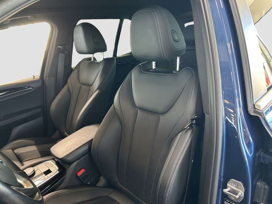 BMW X3 (Bild 11/17)