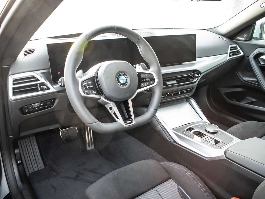 BMW 230i (Bild 5/16)