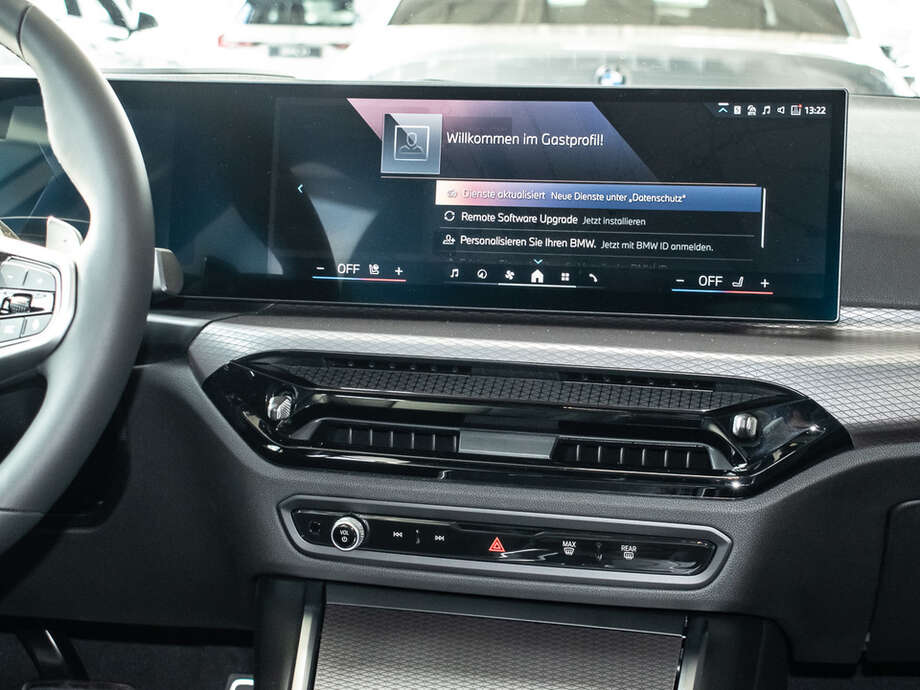 BMW 330d xDrive (Bild 8/19)