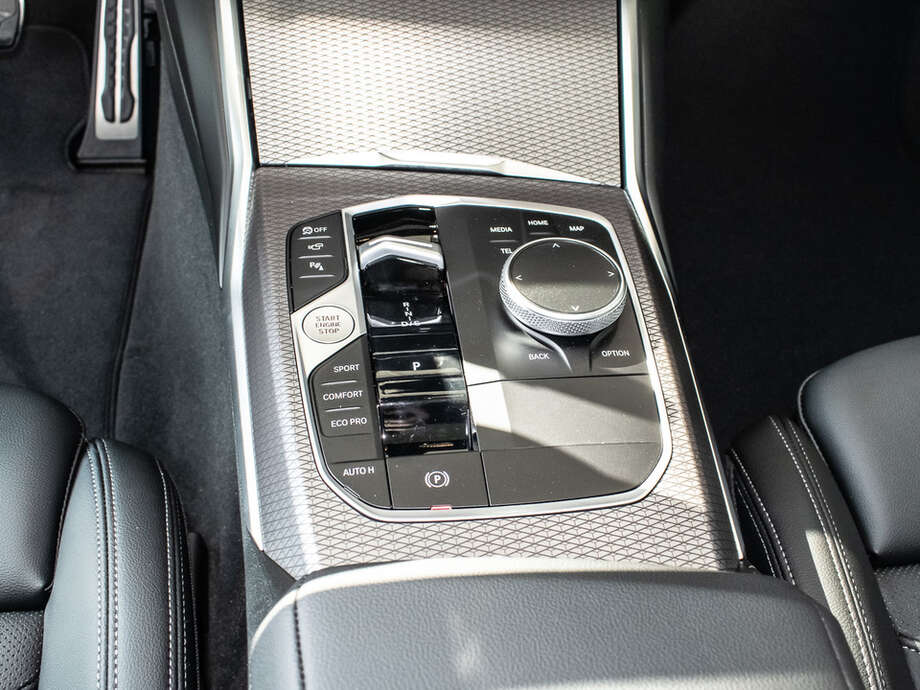 BMW 330d xDrive (Bild 9/19)