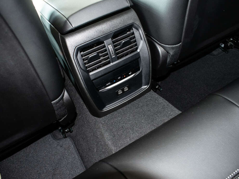 BMW 330d xDrive (Bild 16/19)