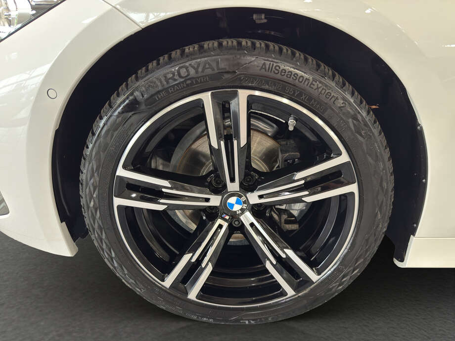 BMW 318d (Bild 9/17)