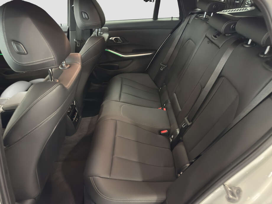 BMW 318d (Bild 14/17)