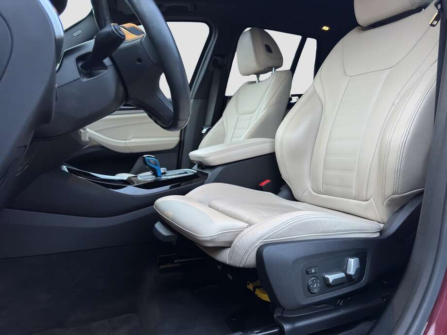 BMW iX3 (Bild 11/16)