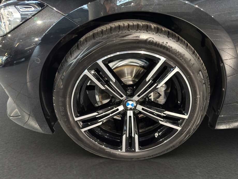 BMW 318d (Bild 9/15)