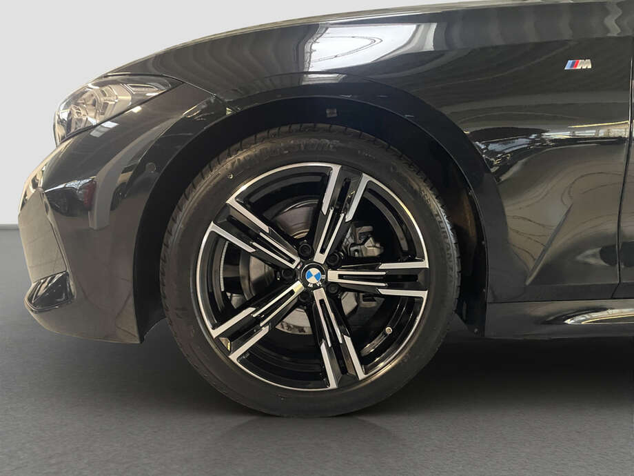 BMW 318d (Bild 9/14)