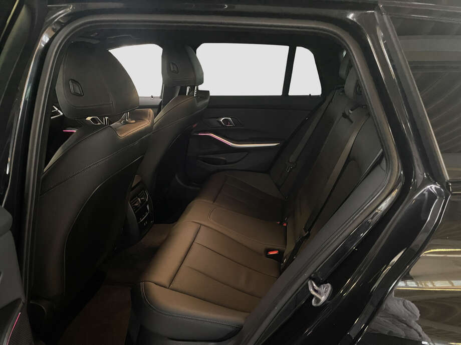 BMW 318d (Bild 12/14)