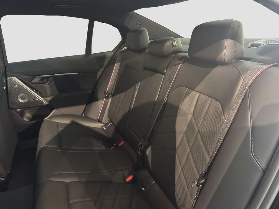 BMW 540d xDrive (Bild 14/18)