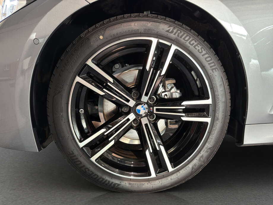 BMW 318d (Bild 9/15)