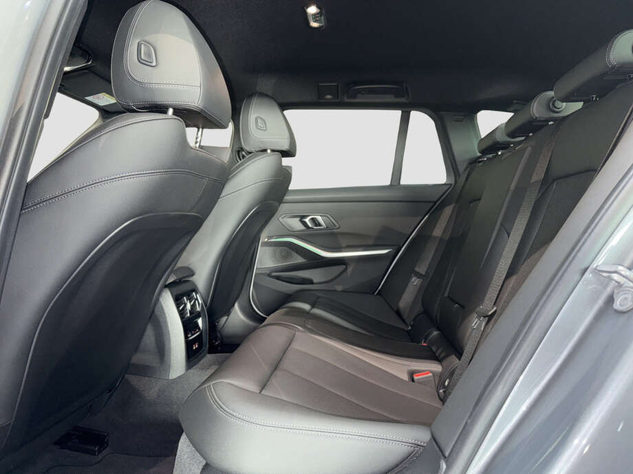 BMW 318d (Bild 14/15)