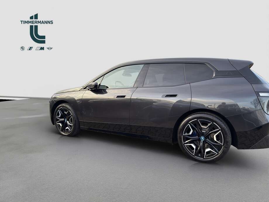 BMW iX (Bild 2/16)