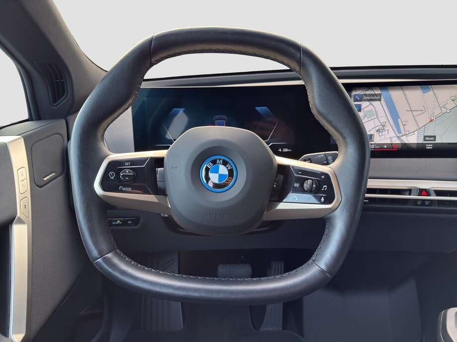 BMW iX (Bild 13/16)