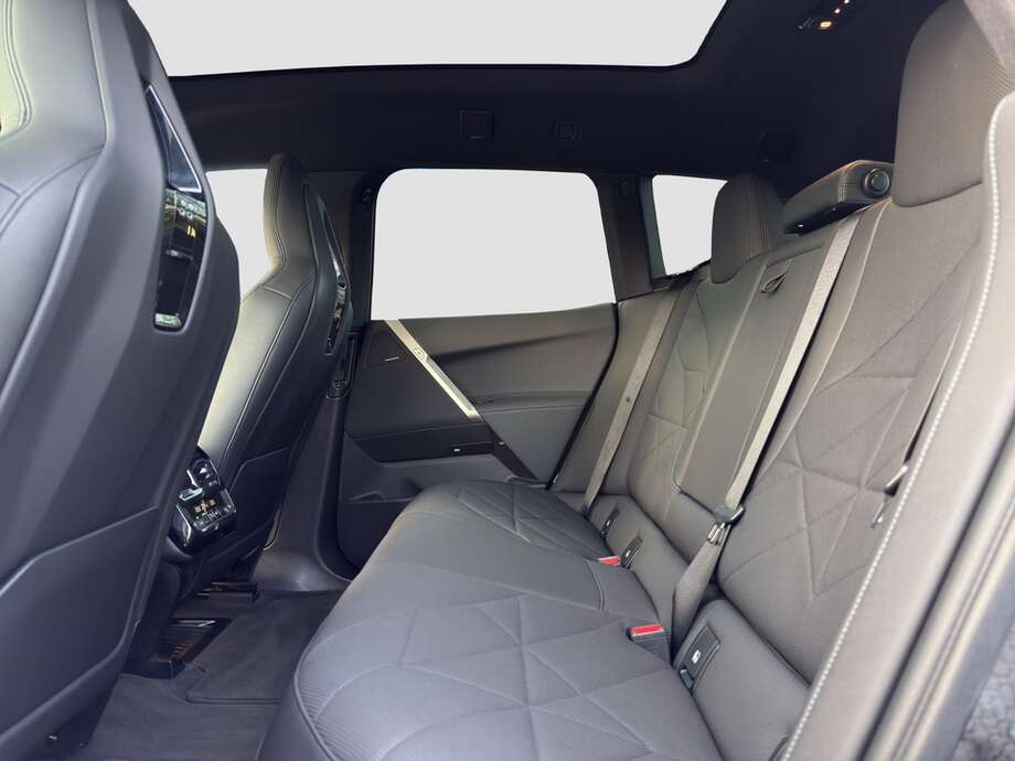 BMW iX (Bild 15/16)