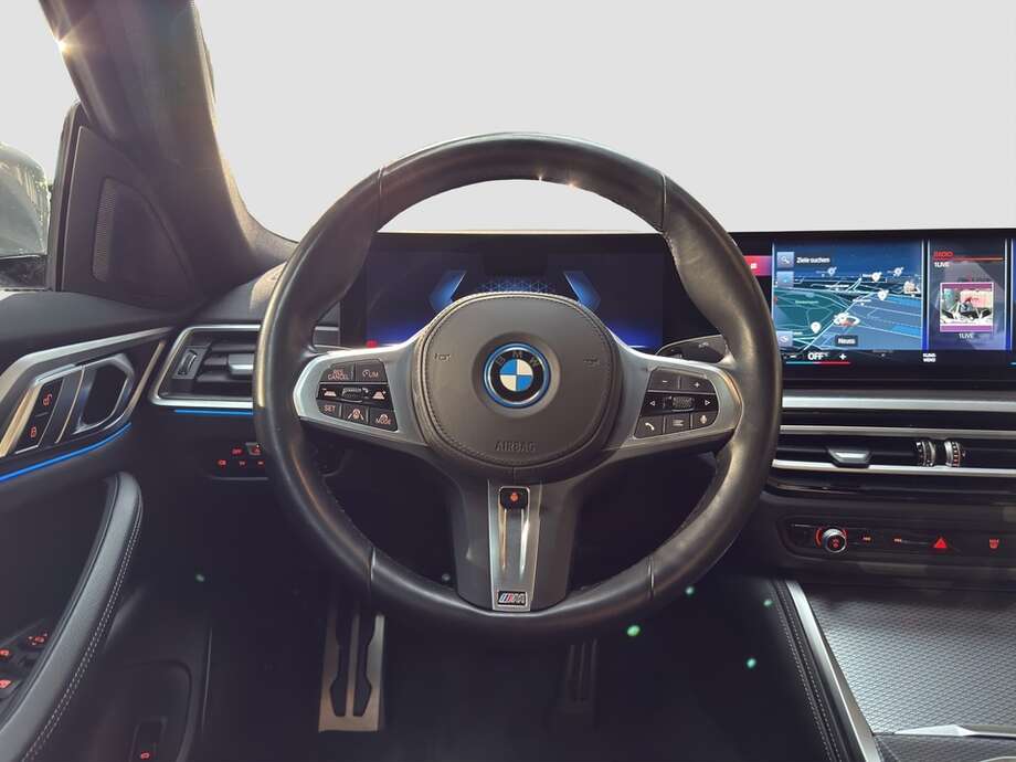 BMW i4 (Bild 13/16)