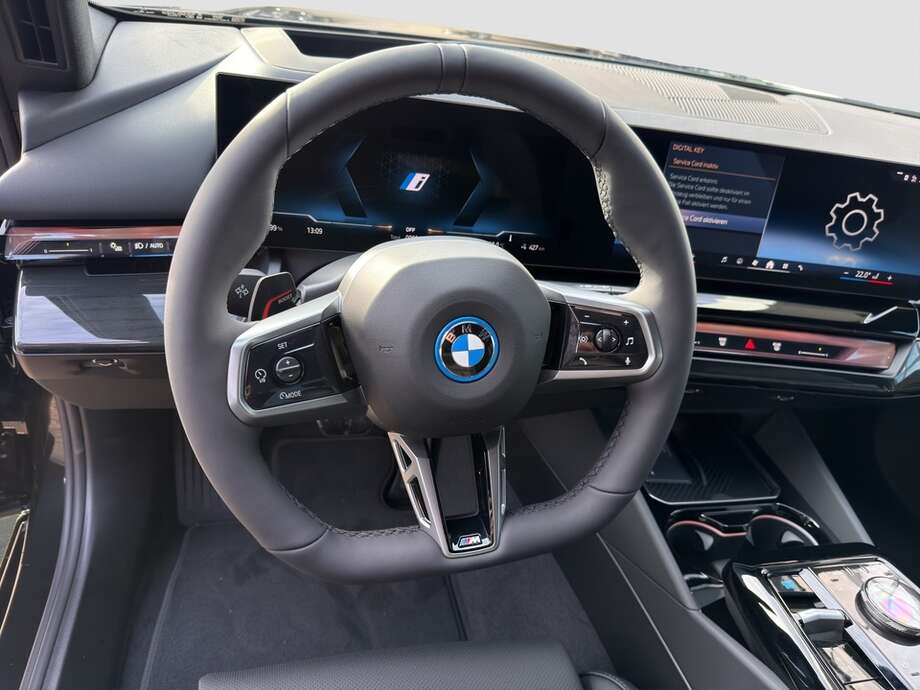 BMW i5 xDrive40 Touring (Bild 12/18)