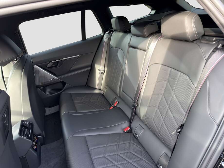 BMW i5 xDrive40 Touring (Bild 14/18)