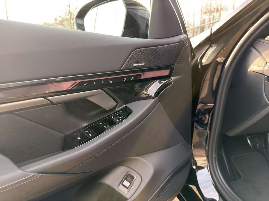 BMW i5 xDrive40 Touring (Bild 17/18)