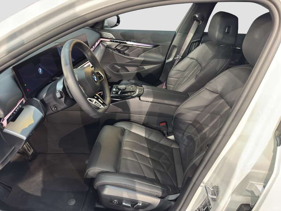 BMW 540d xDrive (Bild 10/18)